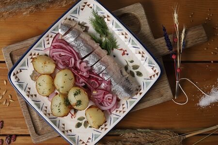 Сельдь с молодым картофелем