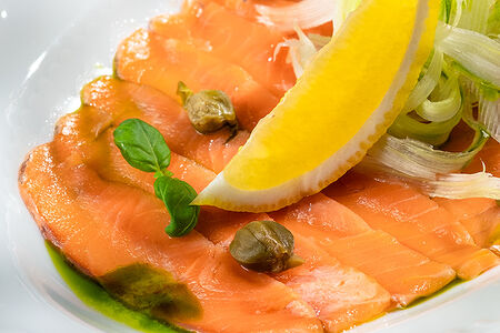 Карпаччо лосось, каперсы, цитронет