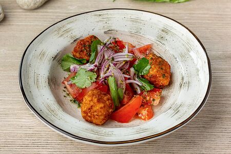 Из томатов с тёплым сулугуни