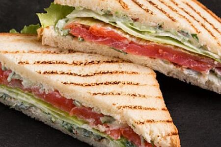 Сэндвич с копчёным тунцом