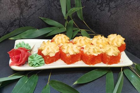 Ролл Гейзер маки запеченный