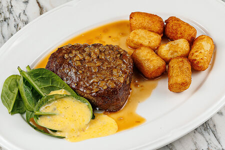 Стейк миньон с картофелем пом-дофин