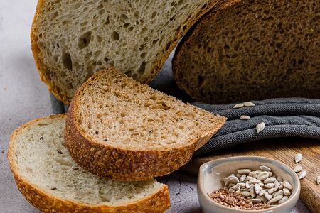 Пшеничный хлеб с укропом и чесноком