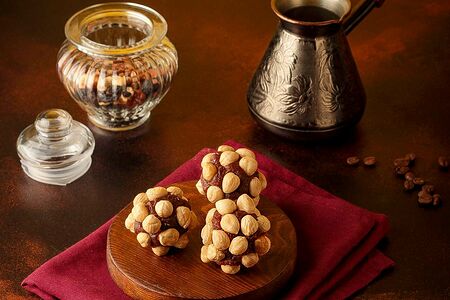 Атом из инжира и фундука