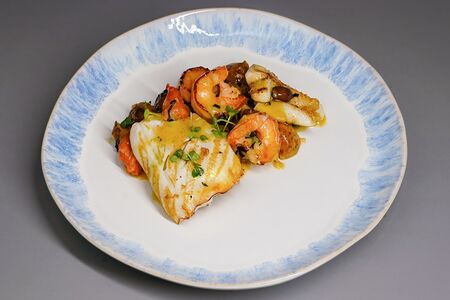 Микс морепродуктов на гриле