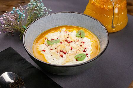 Рисовая каша с манговым пюре