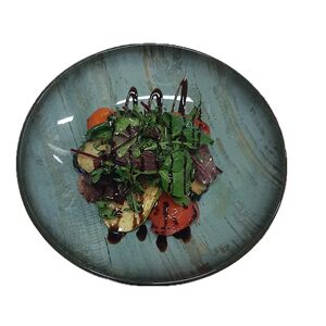 Салат из телятины с овощами гриль теплый