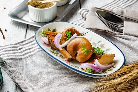 Грузди с маслом или сметаной