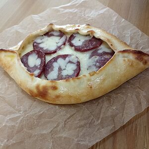 Лодочка с домашней колбасой