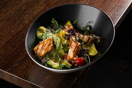 Салат с кальмаром на огне