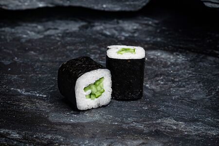 Маки с огурцом