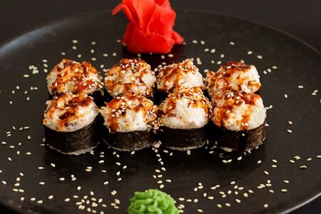 Запеченный ролл с муссом из креветки