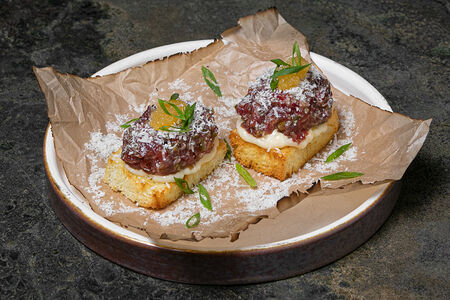 Тартар из говядины с щучьей икрой