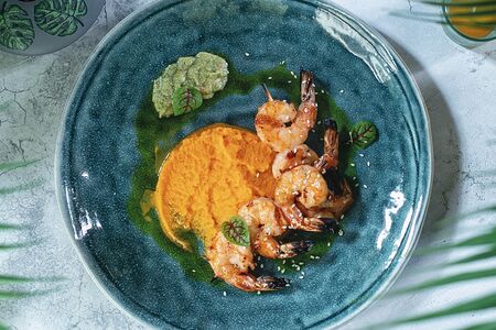 Креветки гриль с морковным кремом