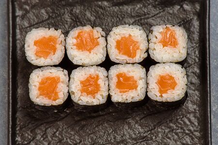 Хосомаки с лососем