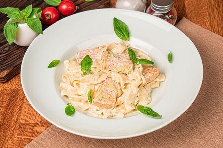 Паста феттуччине с семги