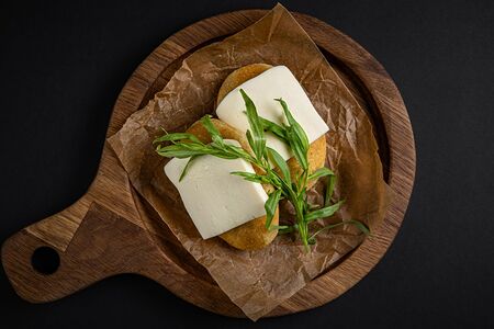 Мчади с сыром и тархуном