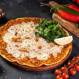 Лахмаджун с сыром