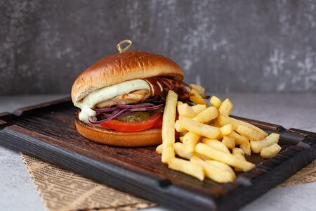 Бургер Чикен-бекон