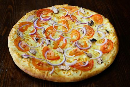 Пицца с тунцом