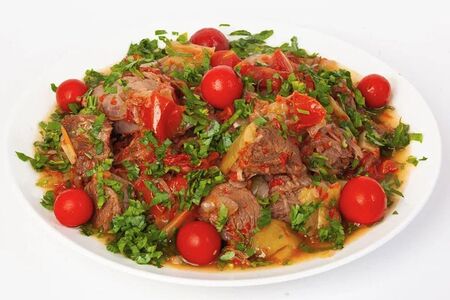 Телятина тушеная с овощами в вине