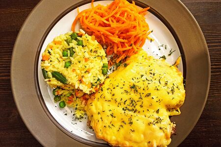 Куриная грудка под овощами