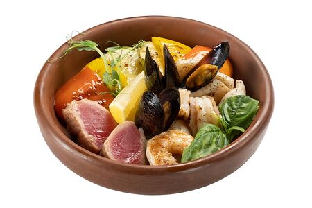 Ассорти из морепродуктов с овощами