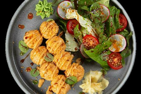 Ролл запеченный с мясом Рапана и сливочным сыром