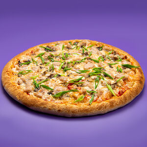 Пицца с курицей и грибным жюльеном 30 см
