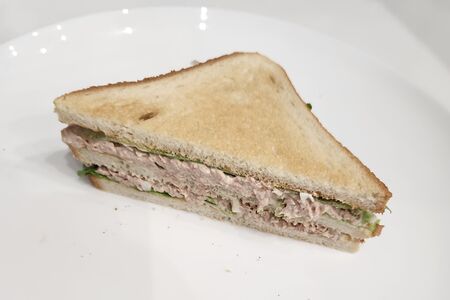 Сэндвич с тунцом