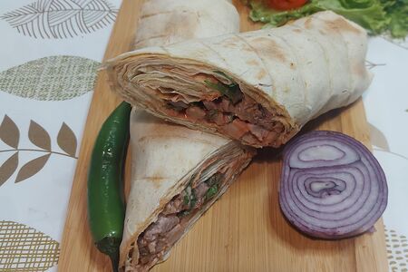 Шашлык cвинoй в лаваше