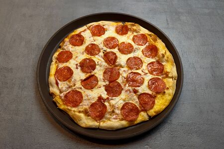 Пицца с салями