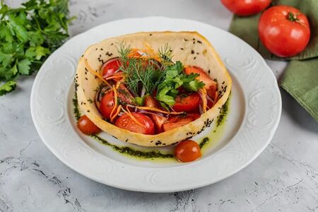 Салатъ изъ томатовъ спелыхъ