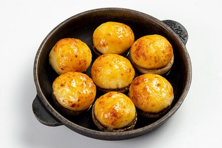 Грибные шляпки, запеченные с сыром