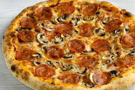 Пепперони и грибы