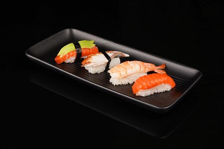 Суши лосось