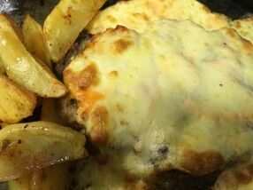 Свиной стейк с мини-картофелем