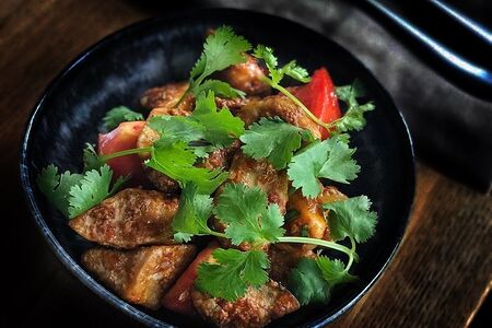 Салат с хрустящими баклажанами и томатами