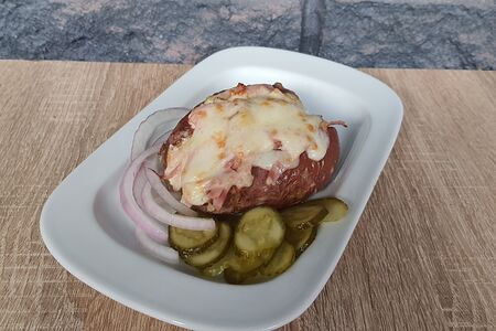 Клубень с ветчиной и беконом