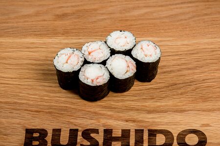 Маки с креветкой