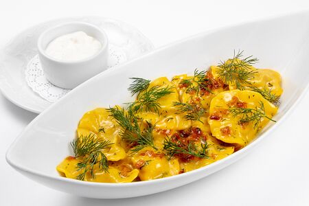 Вареники с картошкой, грибным соусом  и трюфельным маслом