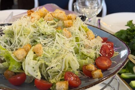 Цезарь с курицей