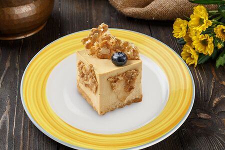 Пирожное из белого жареного шоколада