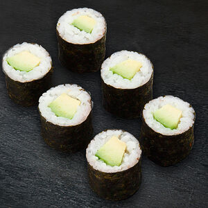 Ролл с авокадо в нори