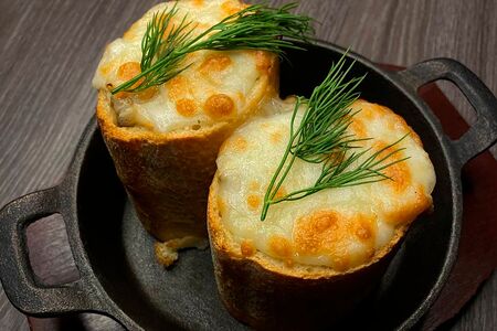 Жюльен из курицы в булочке