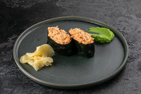 Острые суши с угрем