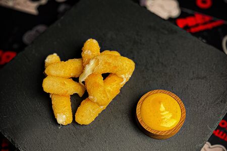 Сырные палочки из моцареллы