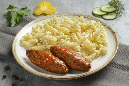 Люля-кебаб, запеченный с гарниром