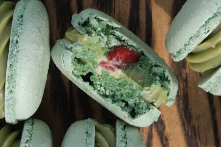 Макарон матча-клубника