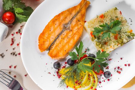 Стейк из семги жареный